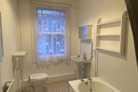 3 bedroom end of terrace house to rent, High Street, Llanfyllin, Powys, SY22