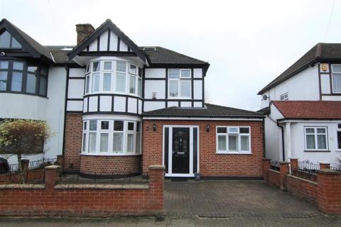 8 Prestwood Avenue, Harrow, HA3 8JZ