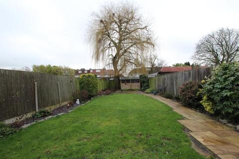 8 Prestwood Avenue, Harrow, HA3 8JZ