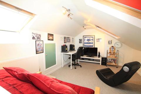 8 Prestwood Avenue, Harrow, HA3 8JZ