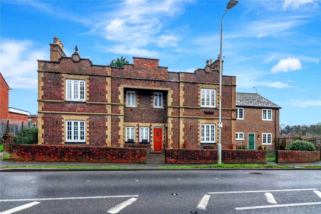 Tibbs Hill Road, Abbots Langley, Hertfordshire, WD5 3 bed semidetached