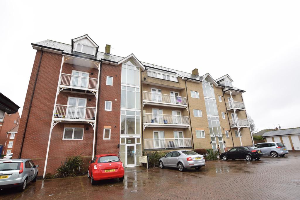 Vista Road, ClactononSea 2 bed apartment £178,000