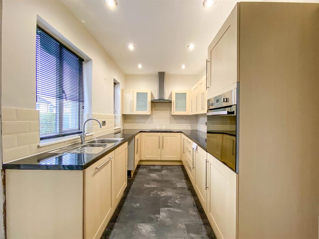 Rosebery Park, Dursley, GL11 4NS 2 bed terraced house £197,000