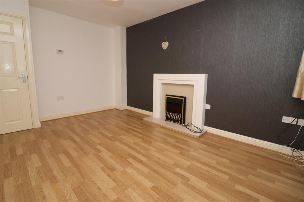 Gifford Way, Darwen, BB3 3BF 3 bed townhouse £625 pcm (£144 pw)