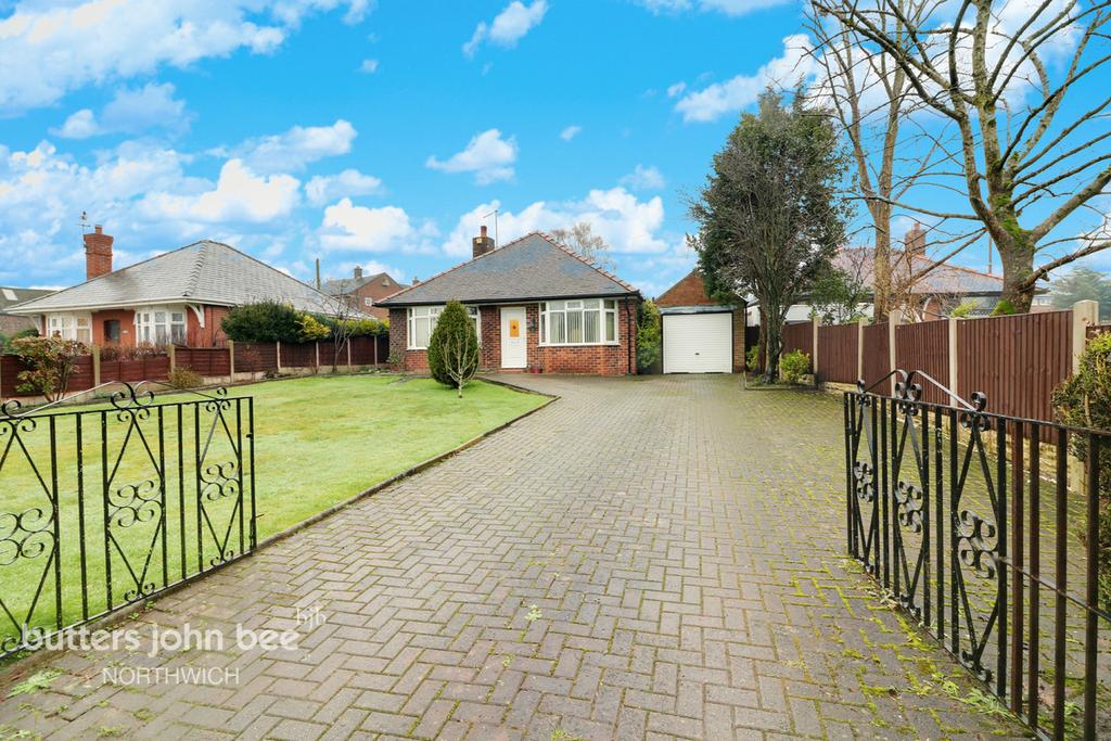 Runcorn Road, Northwich 3 bed detached bungalow £280,000
