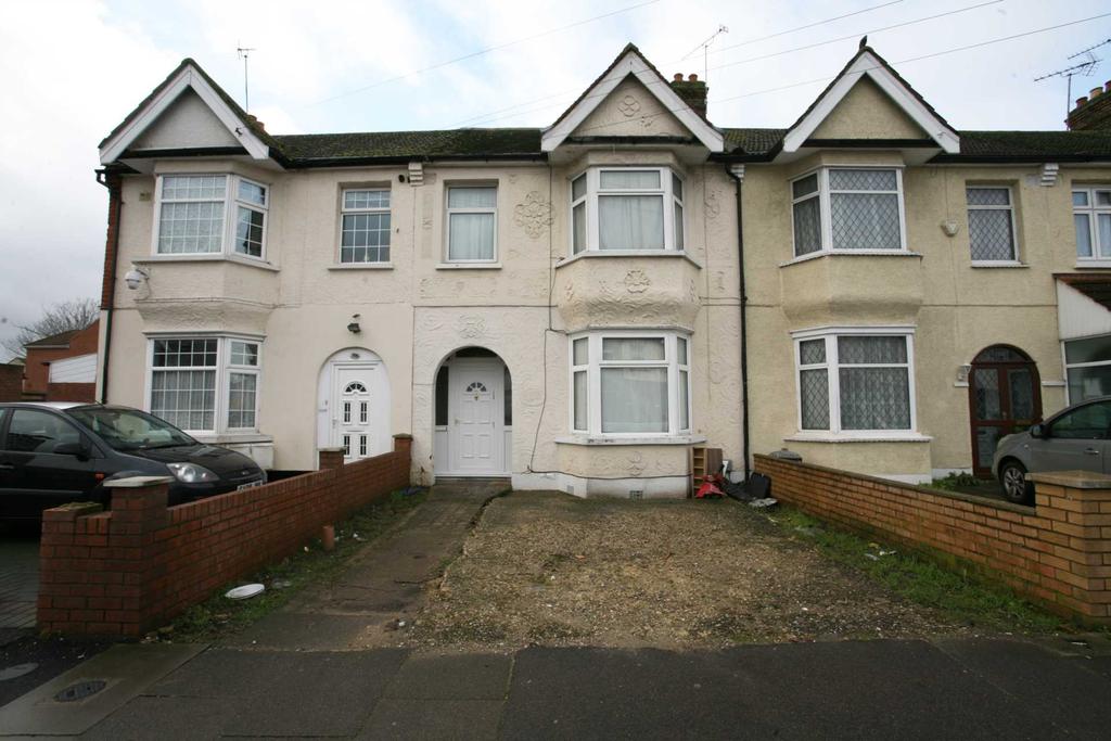 Gordon Road, Ilford, IG1 3 bed terraced house £1,650 pcm (£381 pw)