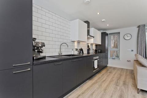 Flat 3, 19 Salamander Place, Edinburgh, EH6 7JJ