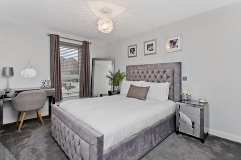 Flat 3, 19 Salamander Place, Edinburgh, EH6 7JJ