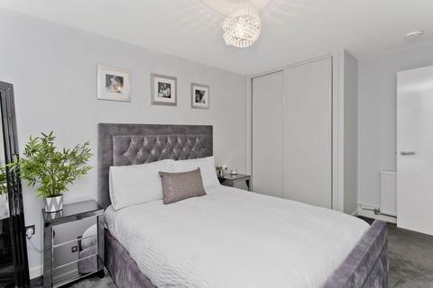 Flat 3, 19 Salamander Place, Edinburgh, EH6 7JJ