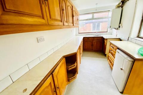 3 bedroom semi-detached house to rent, Hagley View Road, Dudley, DY2 8QP