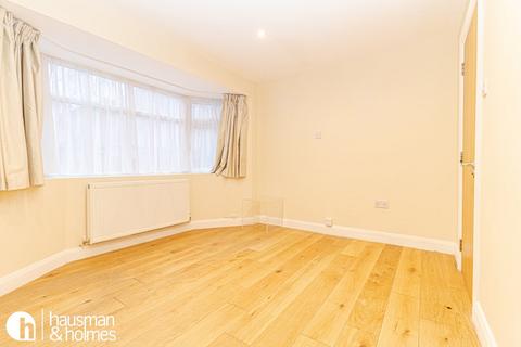 Studio to rent, Garrick Avenue, Golders Green