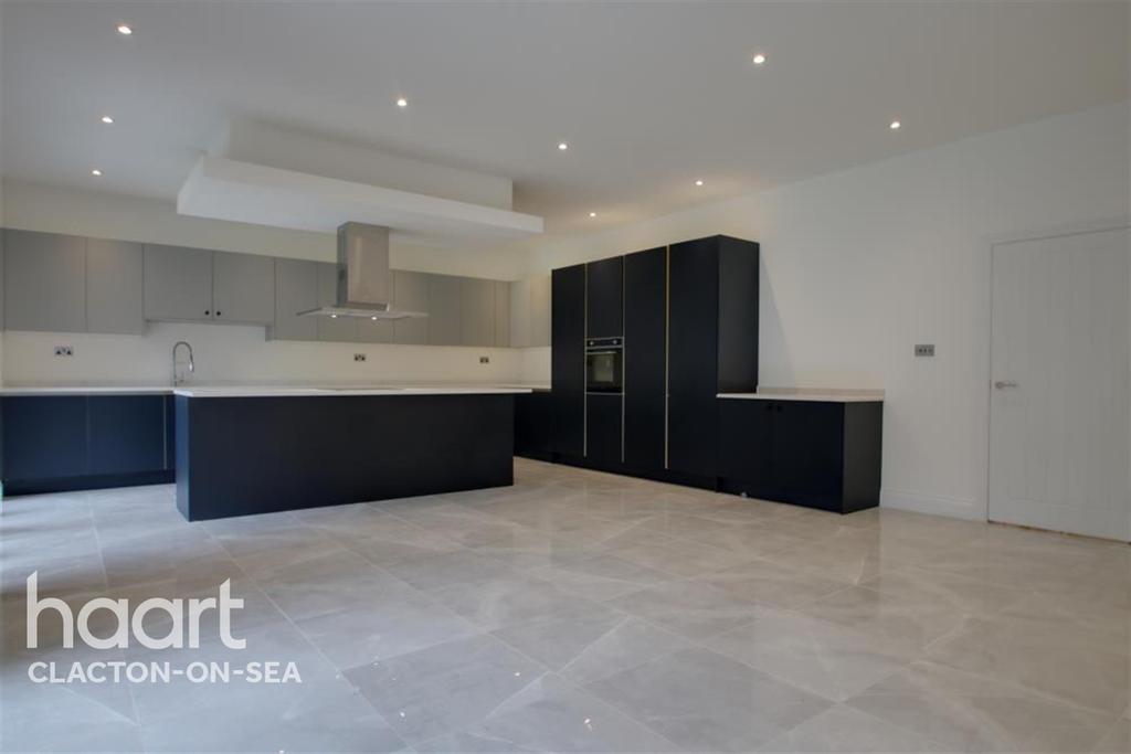 Stones Green Road 5 bed detached house £2,750 pcm (£635 pw)