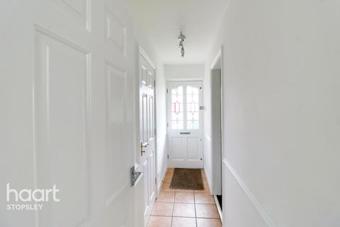 6 Tameton Close, Luton, LU2 8UX