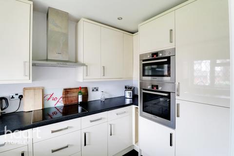 6 Tameton Close, Luton, LU2 8UX