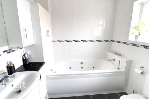 6 Tameton Close, Luton, LU2 8UX