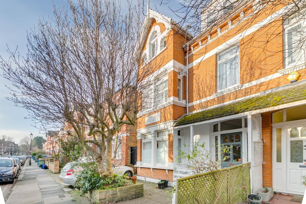 St. Stephens Gardens, St. Margarets 2 bed apartment £600,000