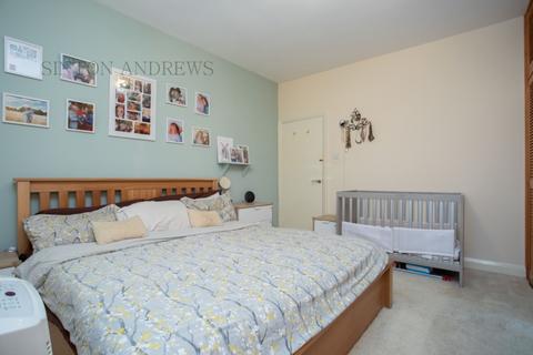 8 Ranelagh Mews, London, W5 5RN