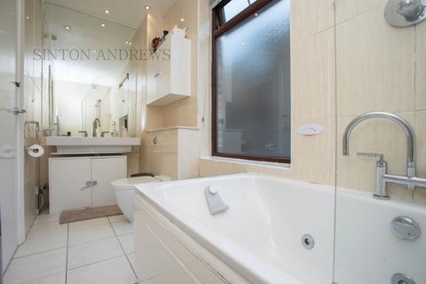 8 Ranelagh Mews, London, W5 5RN