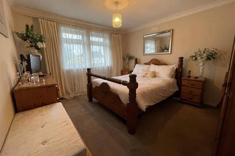 100 Withy Mead, London, E4 6JW
