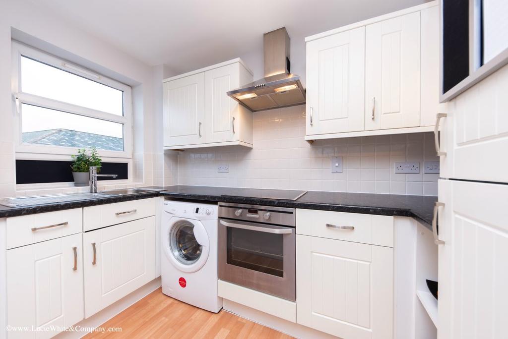 Buick House, Kingston Upon Thames 2 bed apartment £1,525 pcm (£352 pw)