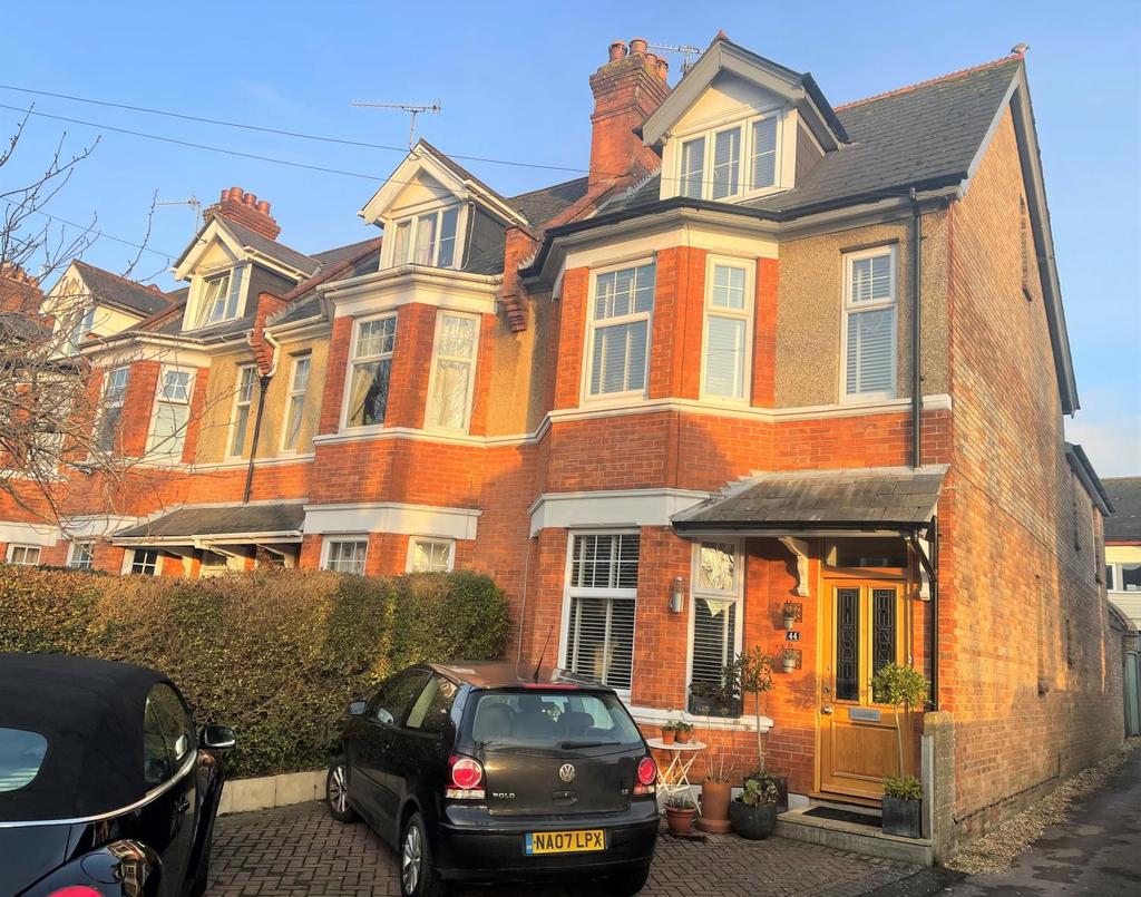Robert Louis Stevenson Avenue, Bournemouth, BH4 8EG 5 bed terraced