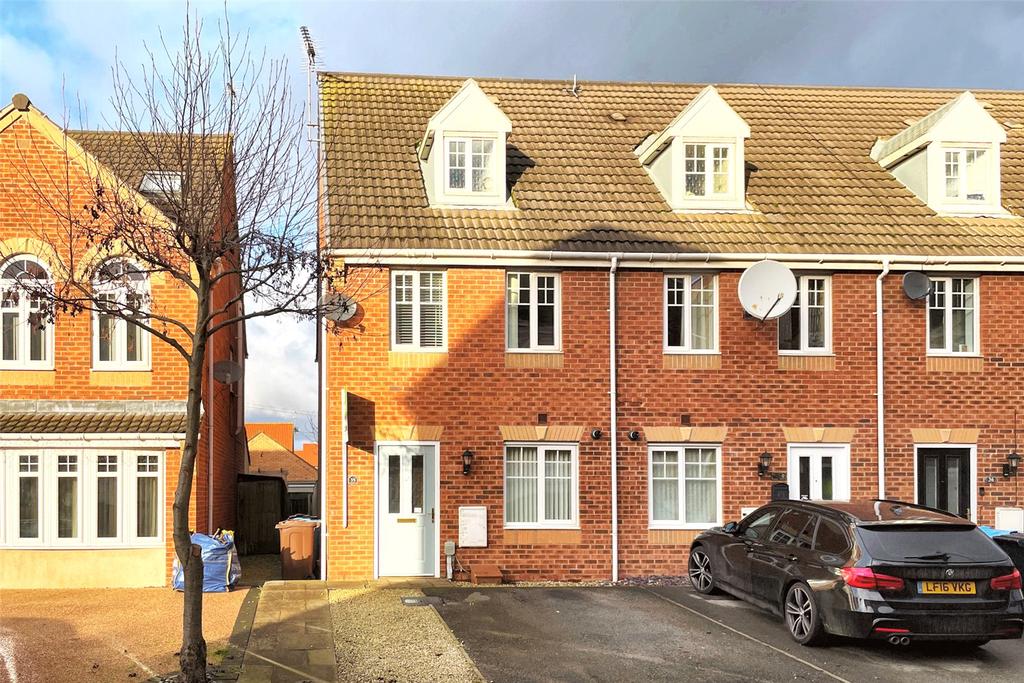 Staunton Park, Kingswood, Hull, HU7 3 bed terraced house £150,000