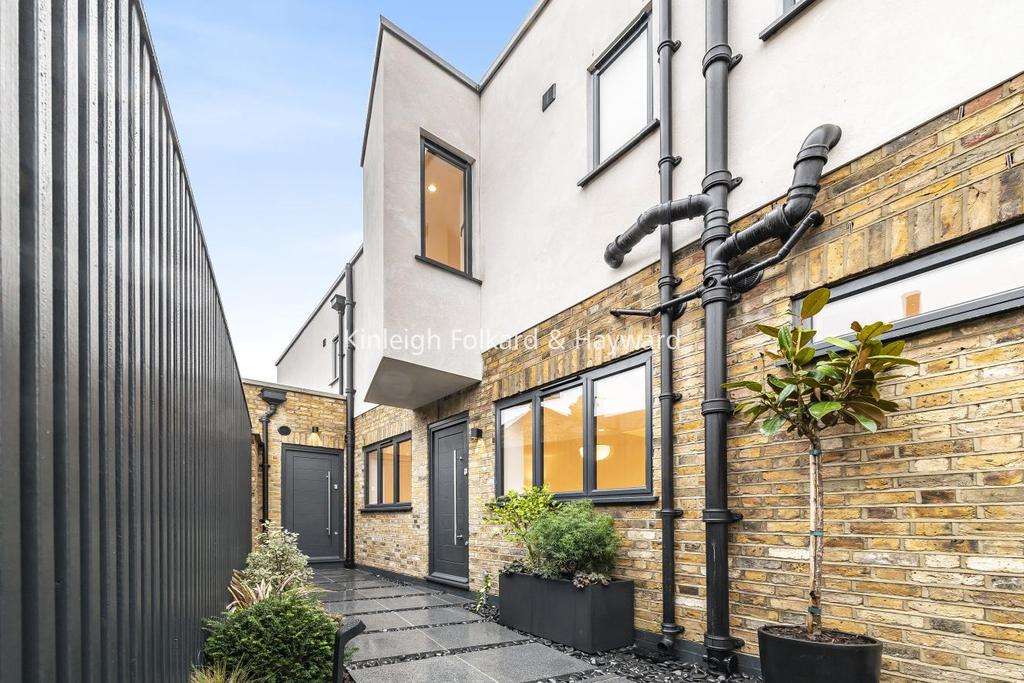 Wildfell Road, Catford 1 bed townhouse £400,000