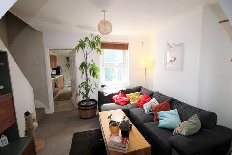 2 bedroom end of terrace house to rent, Spring Road, Bournemouth BH1