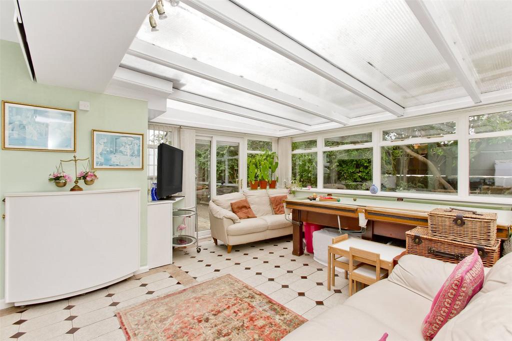 Sunroom(Off Kitchen)
