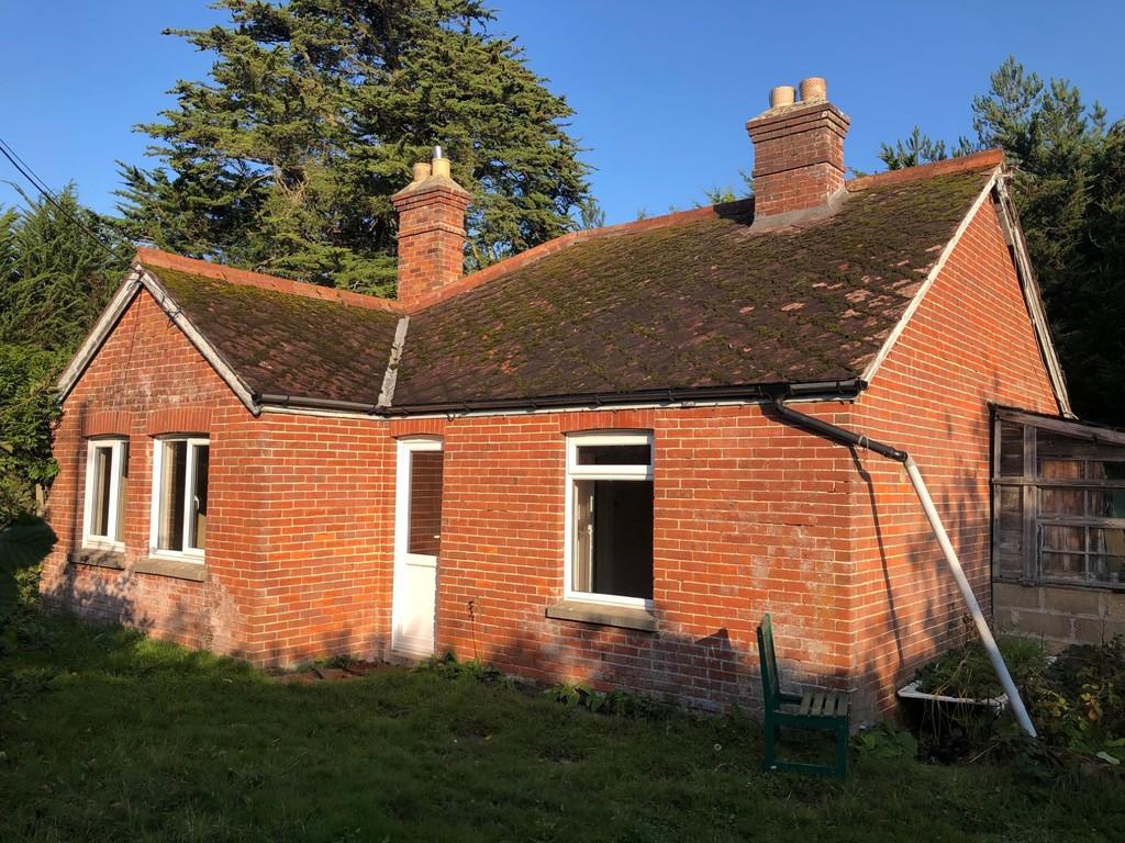 Hamstead, Isle of Wight 2 bed detached bungalow £460,000