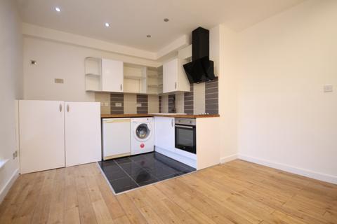 Studio to rent, Kentish Town Road, Kentish Town, NW5