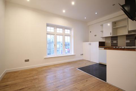 Studio to rent, Kentish Town Road, Kentish Town, NW5