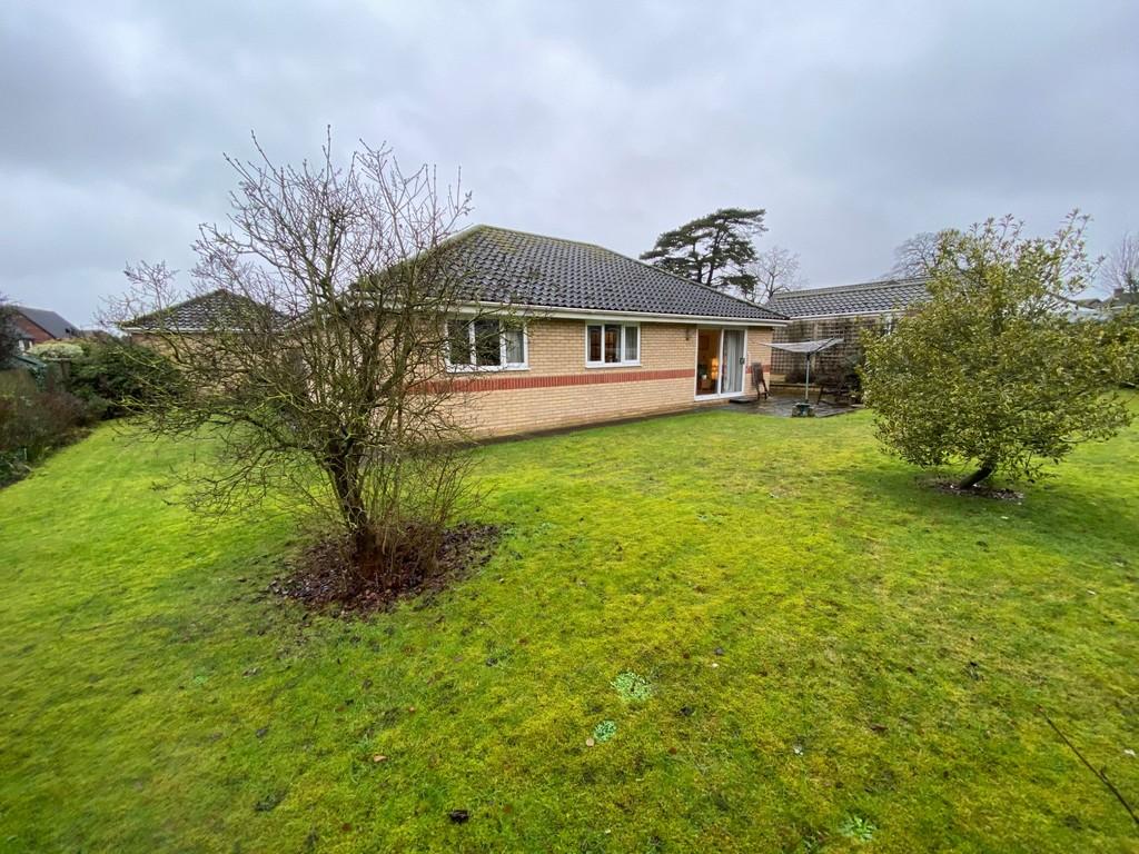 Roydon Road, Diss 2 bed detached bungalow £325,000
