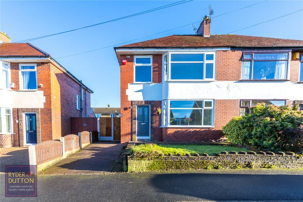 Mardale Avenue, Thornham, Royton... 3 bed semidetached house £215,000