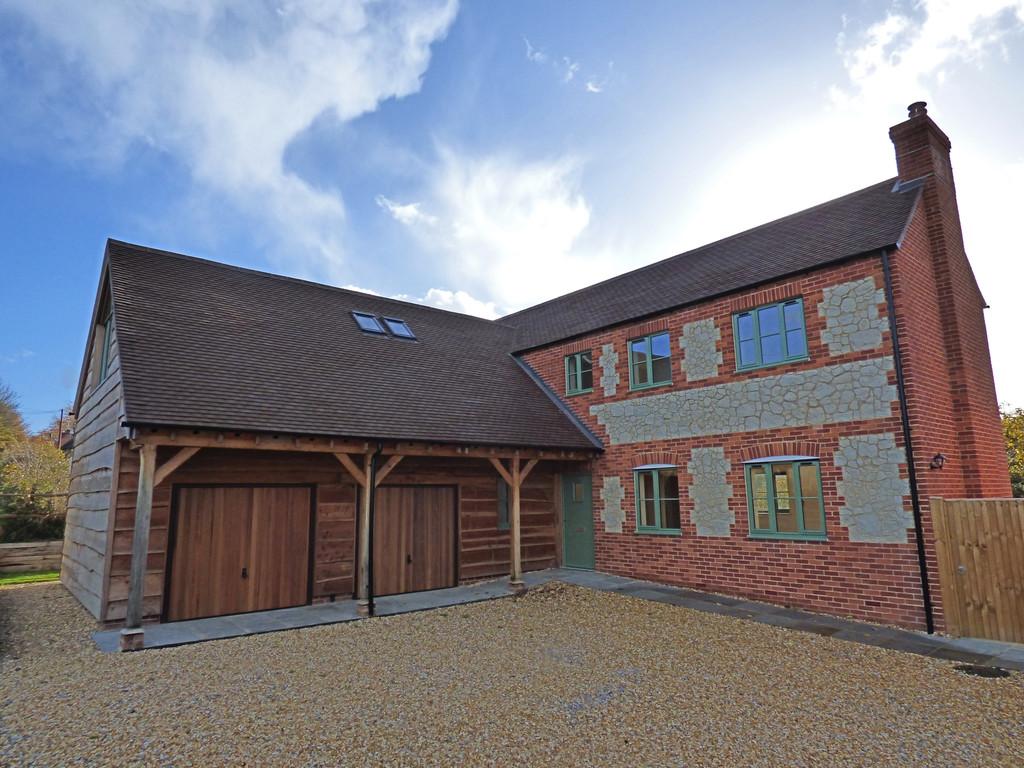 Kingstone Winslow 4 bed detached house £2,500 pcm (£577 pw)