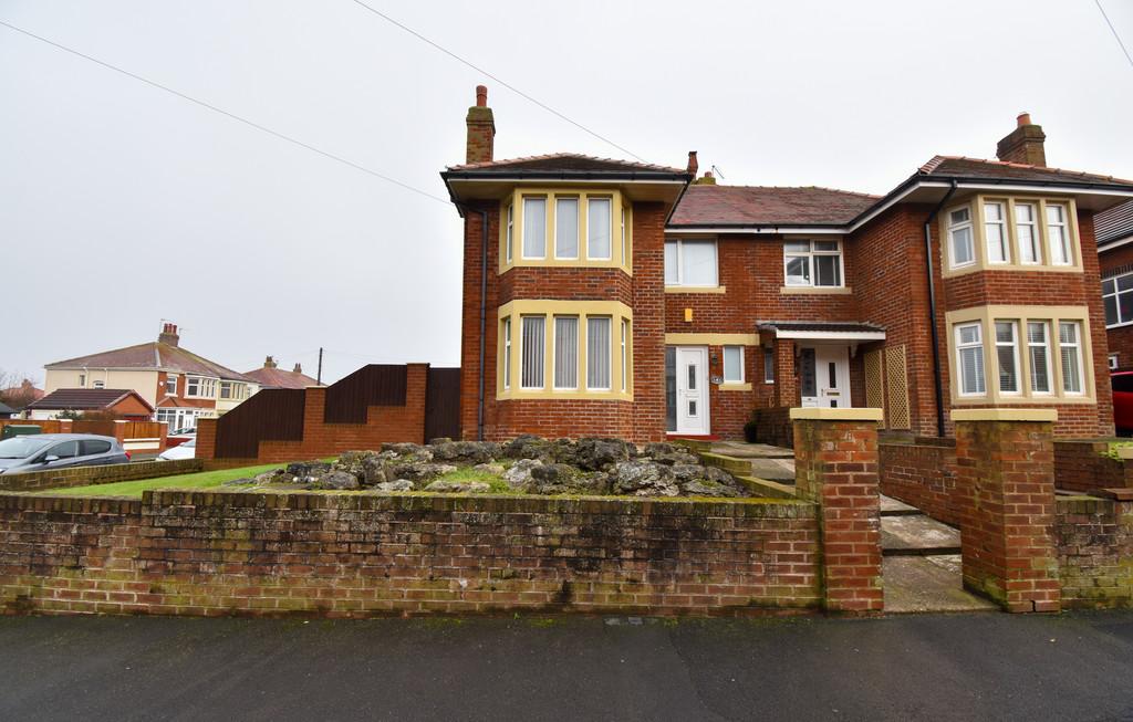 Holmfield Road, Blackpool, FY2 3 bed semidetached house £164,950