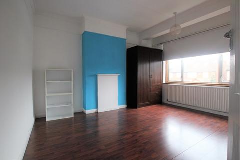 30 Elmhurst Avenue, Mitcham, CR4 2HN