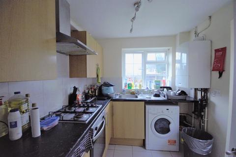 5 bedroom semi-detached house to rent, Southway, Guildford