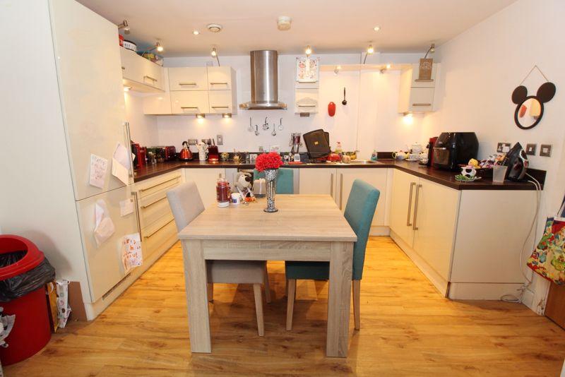 Kitchen / Dining...