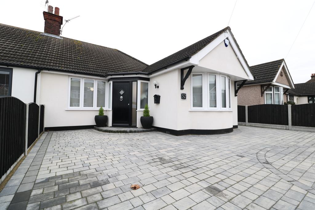 Blackshots Lane, Blackshots 2 bed bungalow £375,000