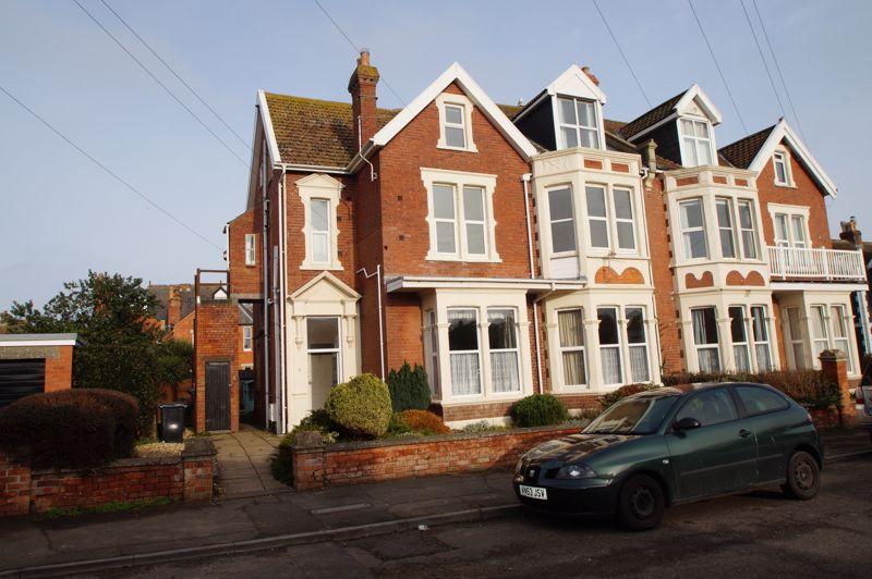 Grove Road, BurnhamOnSea 1 bed apartment £595 pcm (£137 pw)