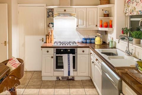 44 Hunters Ridge, Tonna, Neath, SA11 3FE