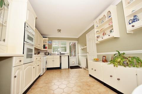 28 Kidder Road, Rayne, Braintree, CM77 6TN