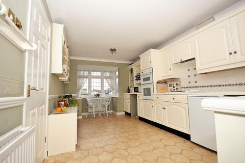 28 Kidder Road, Rayne, Braintree, CM77 6TN