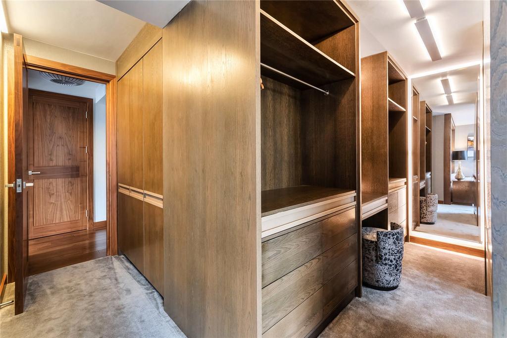 Dressing/Wardrobe