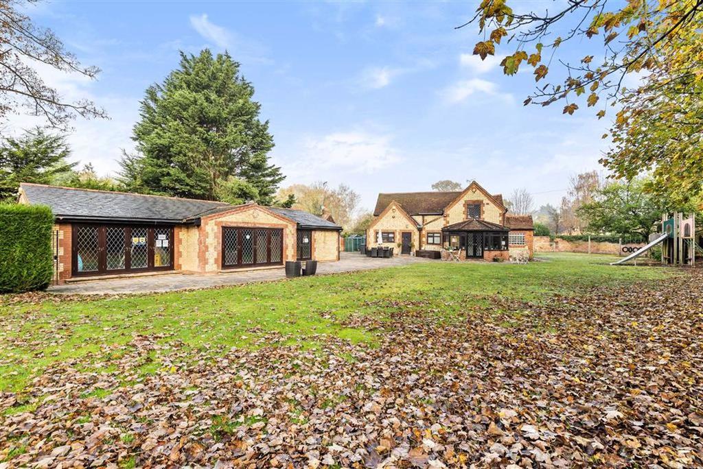 Harper Lane, Radlett, Hertfordshire 4 bed house for sale £1,500,000
