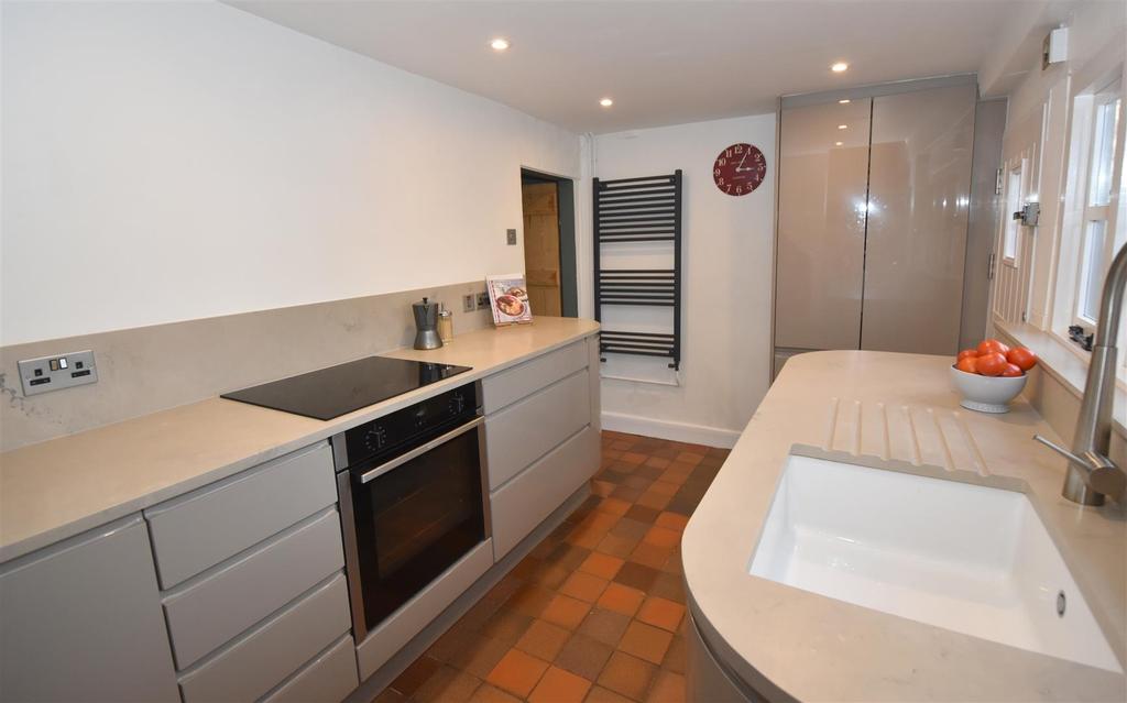 Kitchen2.JPG