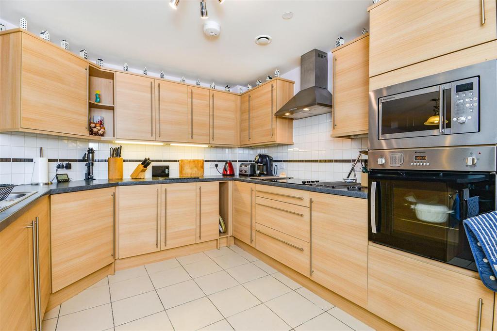 Kitchen (2).jpg