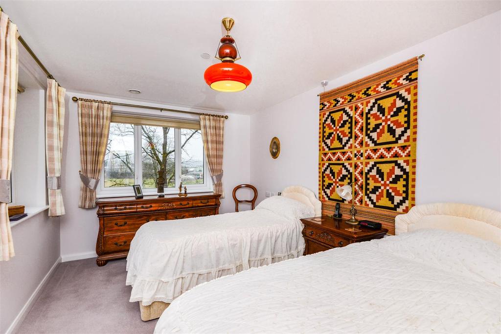 Bedroom 1.jpg