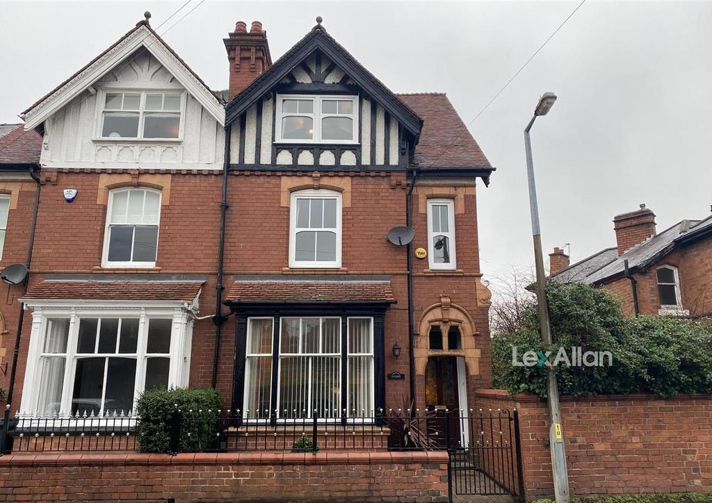 Clifton Street, Stourbridge 4 bed end of terrace house £350,000
